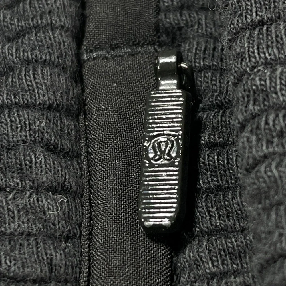 Lululemon On Repeat Bomber Women's‎ Size 6 Medium Black Textured Cotton Full Zip